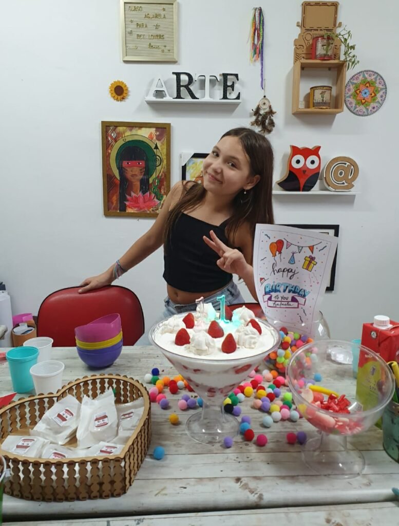 Comemorar aniversário de criança com workshop de artes para aumentar a liberdade criativa