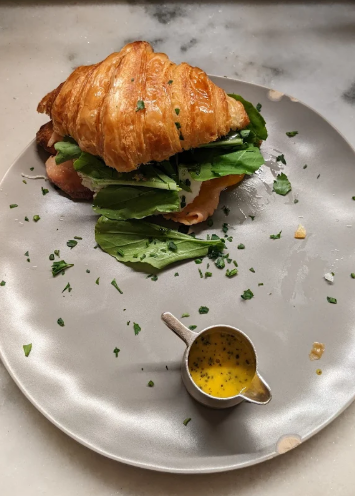 Cafeteria no Jardim São Paulo conquista clientes pela natureza
