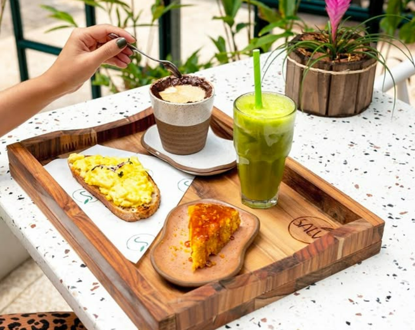 Salvi Cozinha, restaurante com bandejas para café da manhã deliciosas na zona norte
