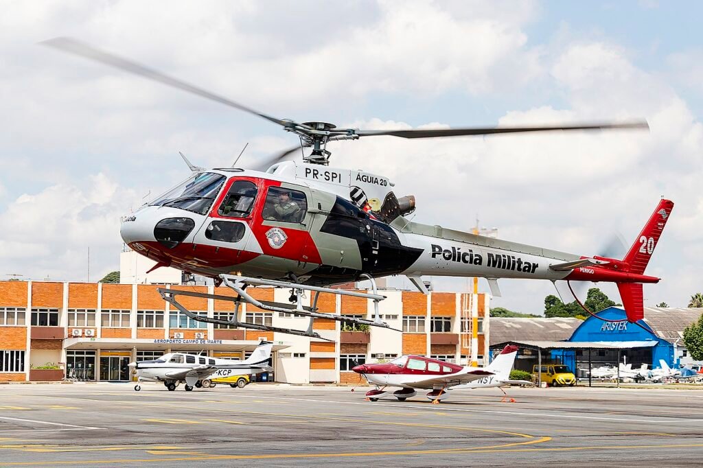 aeroporto campo de marte é ponto de táxi aéreo e base de da polícia civil na zona norte de são paulo