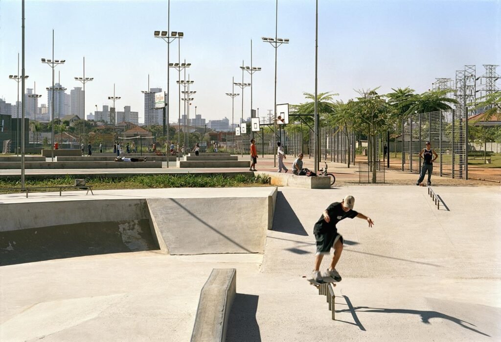 Parque com quadra esportiva na zona norte de são paulo para crianças 