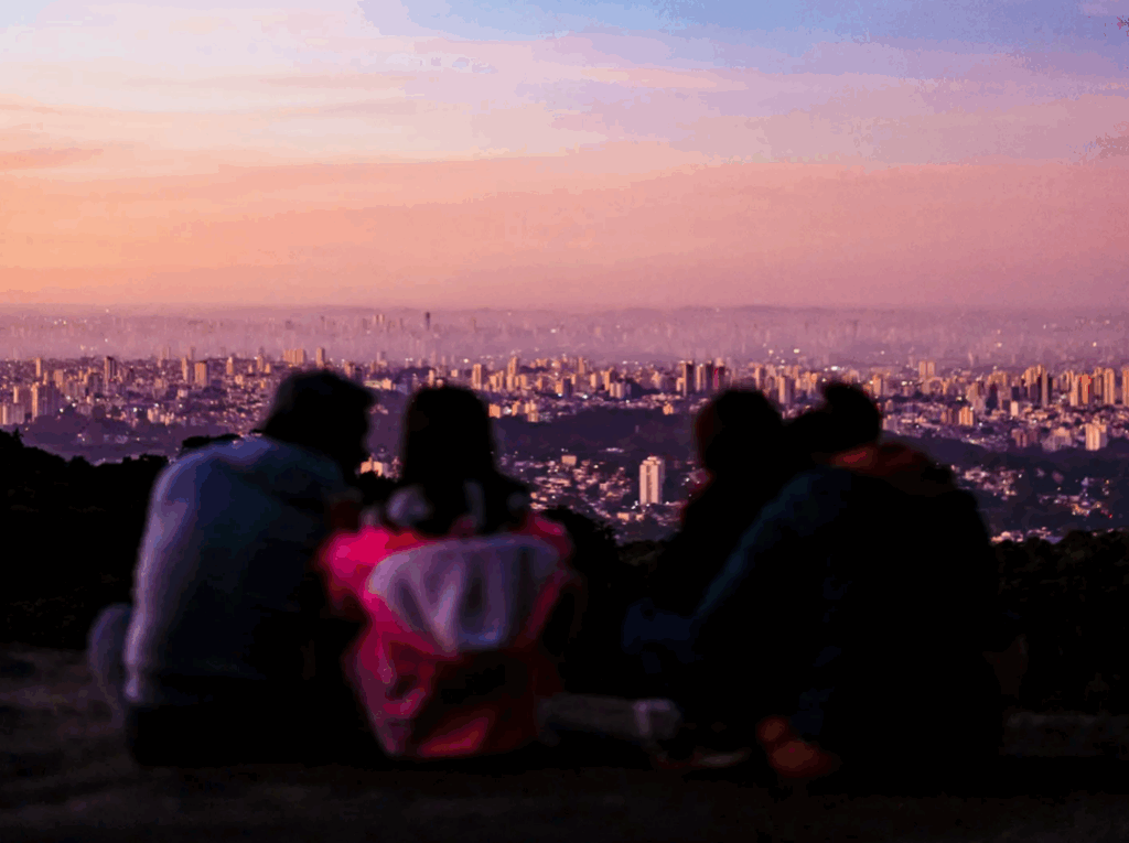 Vista do pôr do sol faz parte da caminhada noturna na serra da Cantareira, zona norte de são paulo