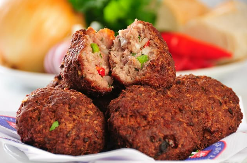Bolinho de carne é famoso na gastronomia da augusto tolle em santana, zona norte de são paulo