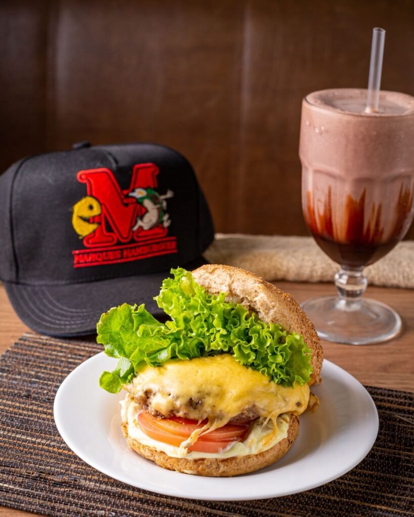 Marques Hamburguer, hamburgueria na zona norte mais tradicional que oferece lanches grandes e sobremesa para toda a família