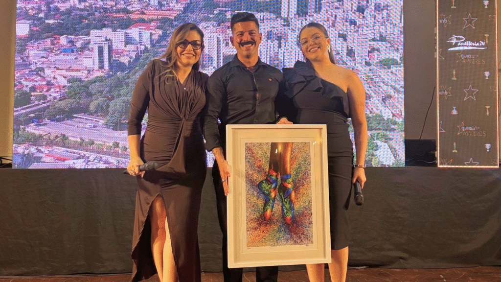 Artista plástico MENA foi convidado de honra no GuiaZN Awards 2025