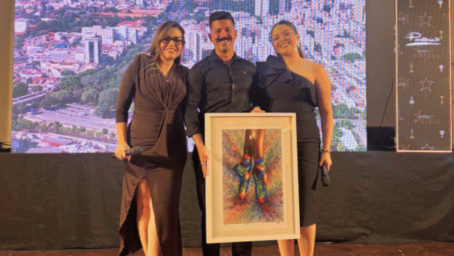 Artista plástico MENA foi convidado de honra no GuiaZN Awards 2025