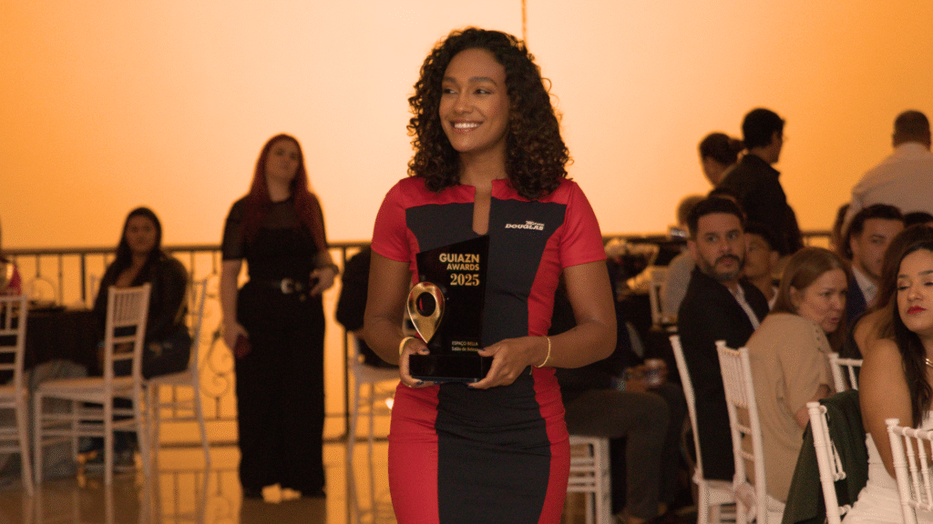 Troféu do GuiaZN Awards 2025 foi entregue pelo patrocinador Pneus Douglas